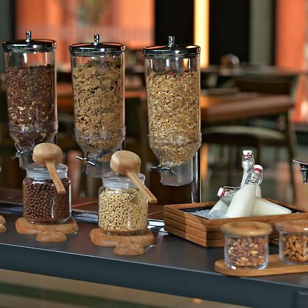 Doubletree By Hilton Ben Guerir Hotel & Residences Benguerir Екстер'єр фото