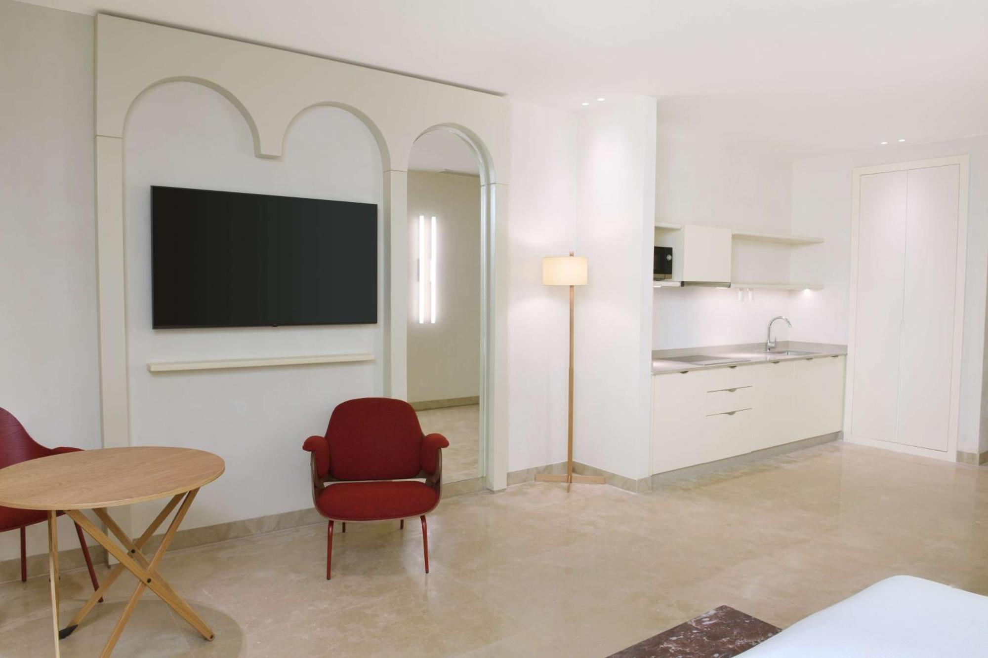 Doubletree By Hilton Ben Guerir Hotel & Residences Benguerir Екстер'єр фото