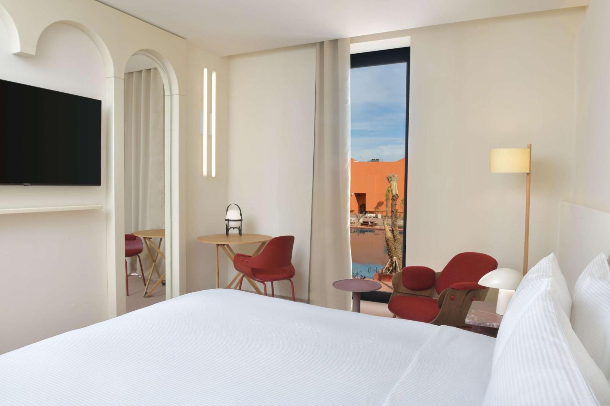 Doubletree By Hilton Ben Guerir Hotel & Residences Benguerir Екстер'єр фото