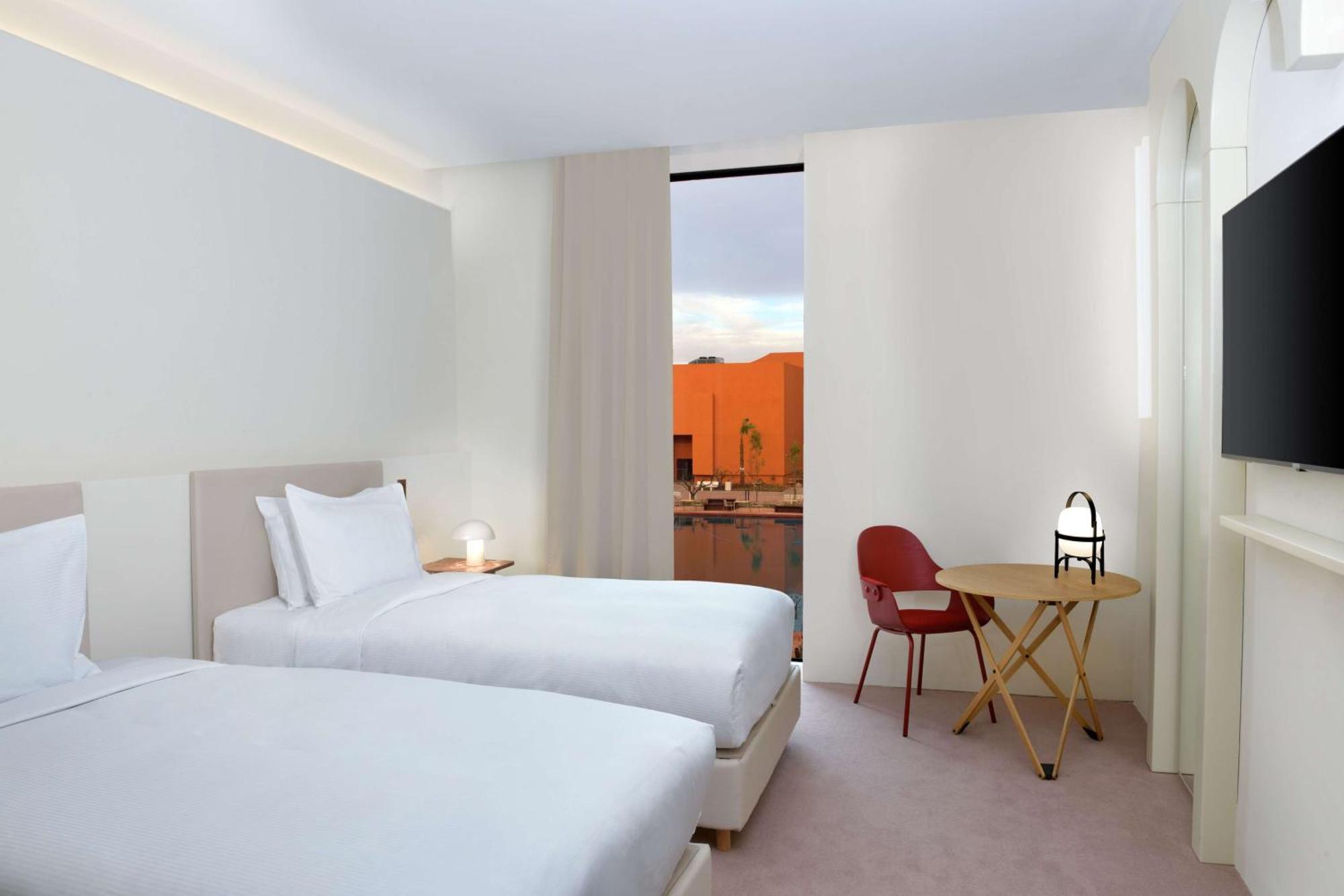Doubletree By Hilton Ben Guerir Hotel & Residences Benguerir Екстер'єр фото