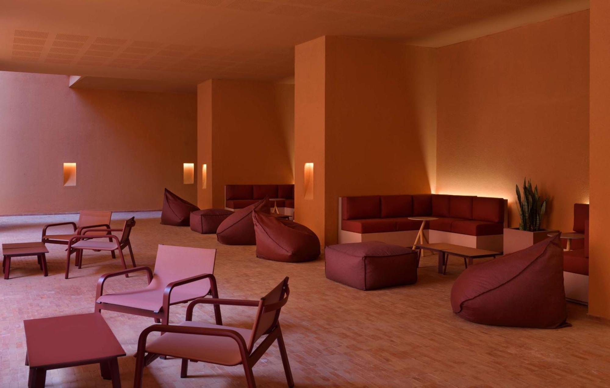 Doubletree By Hilton Ben Guerir Hotel & Residences Benguerir Екстер'єр фото