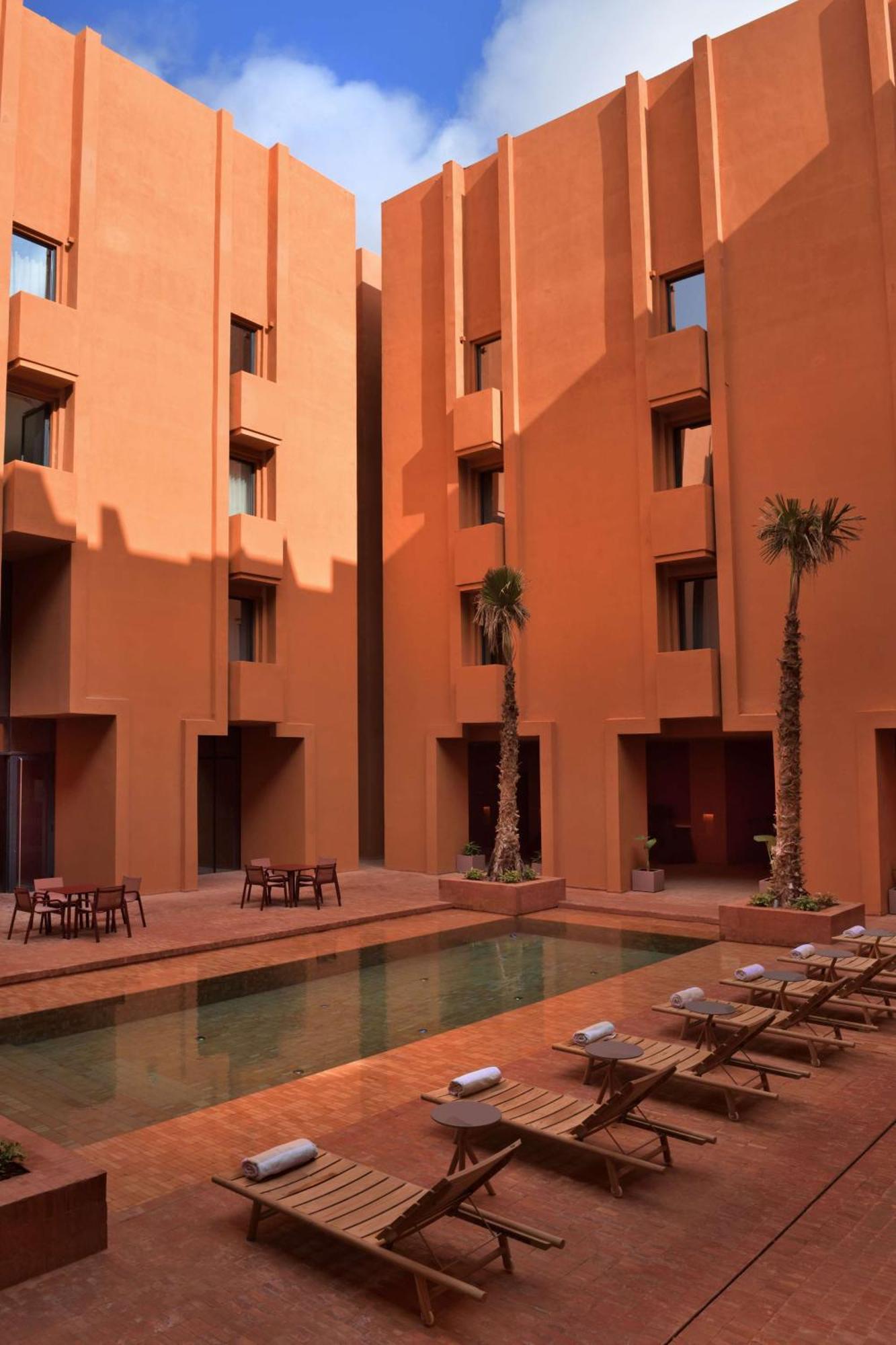 Doubletree By Hilton Ben Guerir Hotel & Residences Benguerir Екстер'єр фото