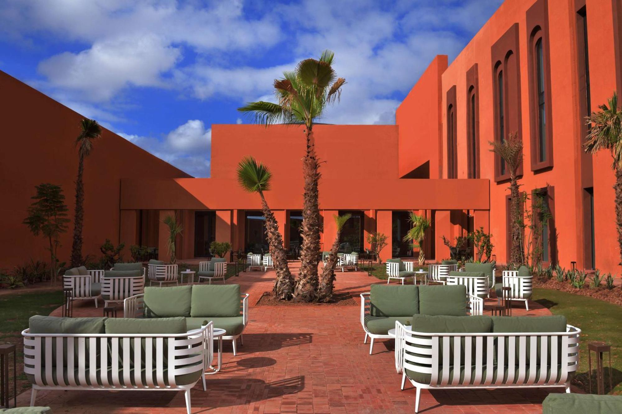 Doubletree By Hilton Ben Guerir Hotel & Residences Benguerir Екстер'єр фото