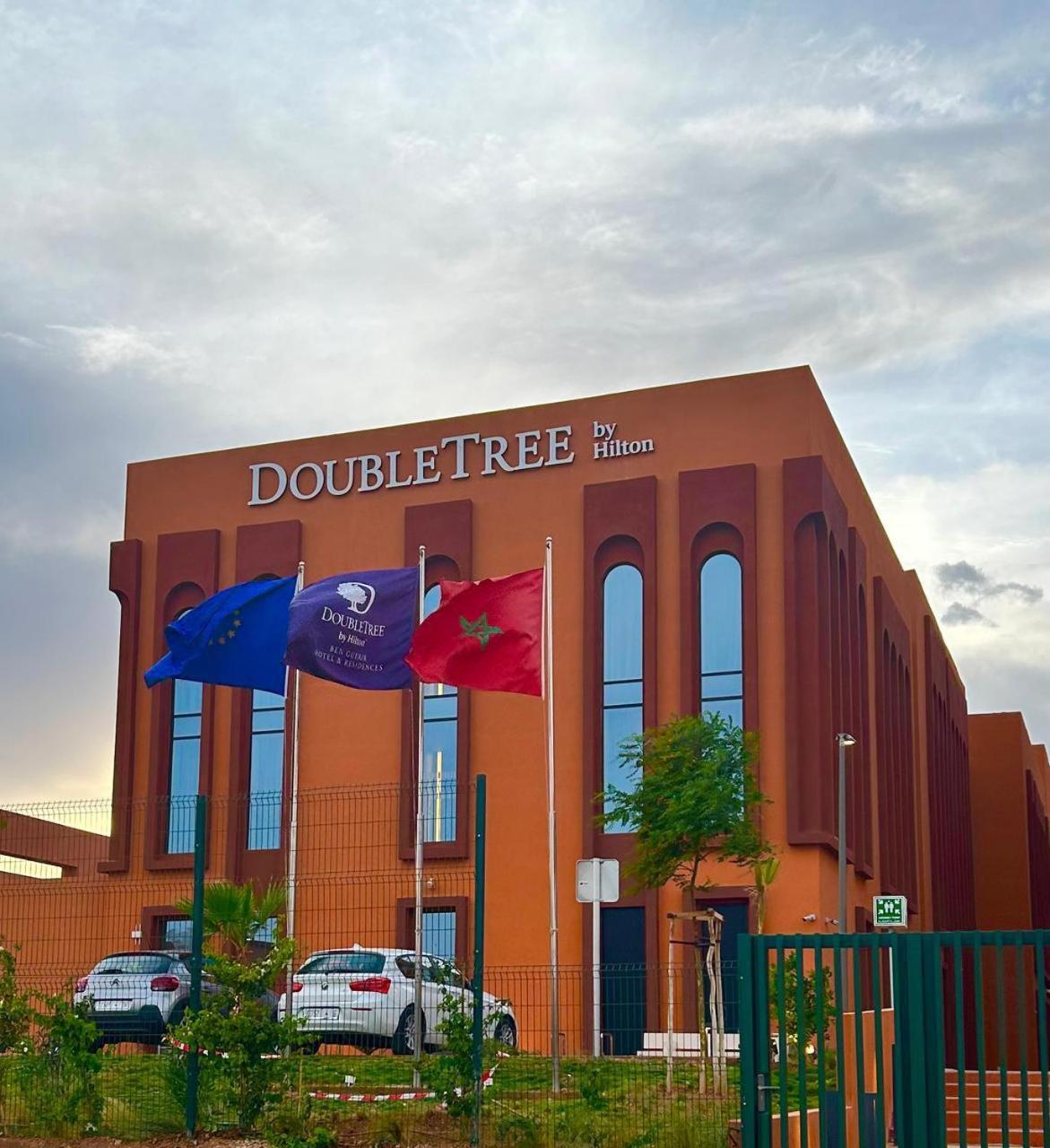 Doubletree By Hilton Ben Guerir Hotel & Residences Benguerir Екстер'єр фото
