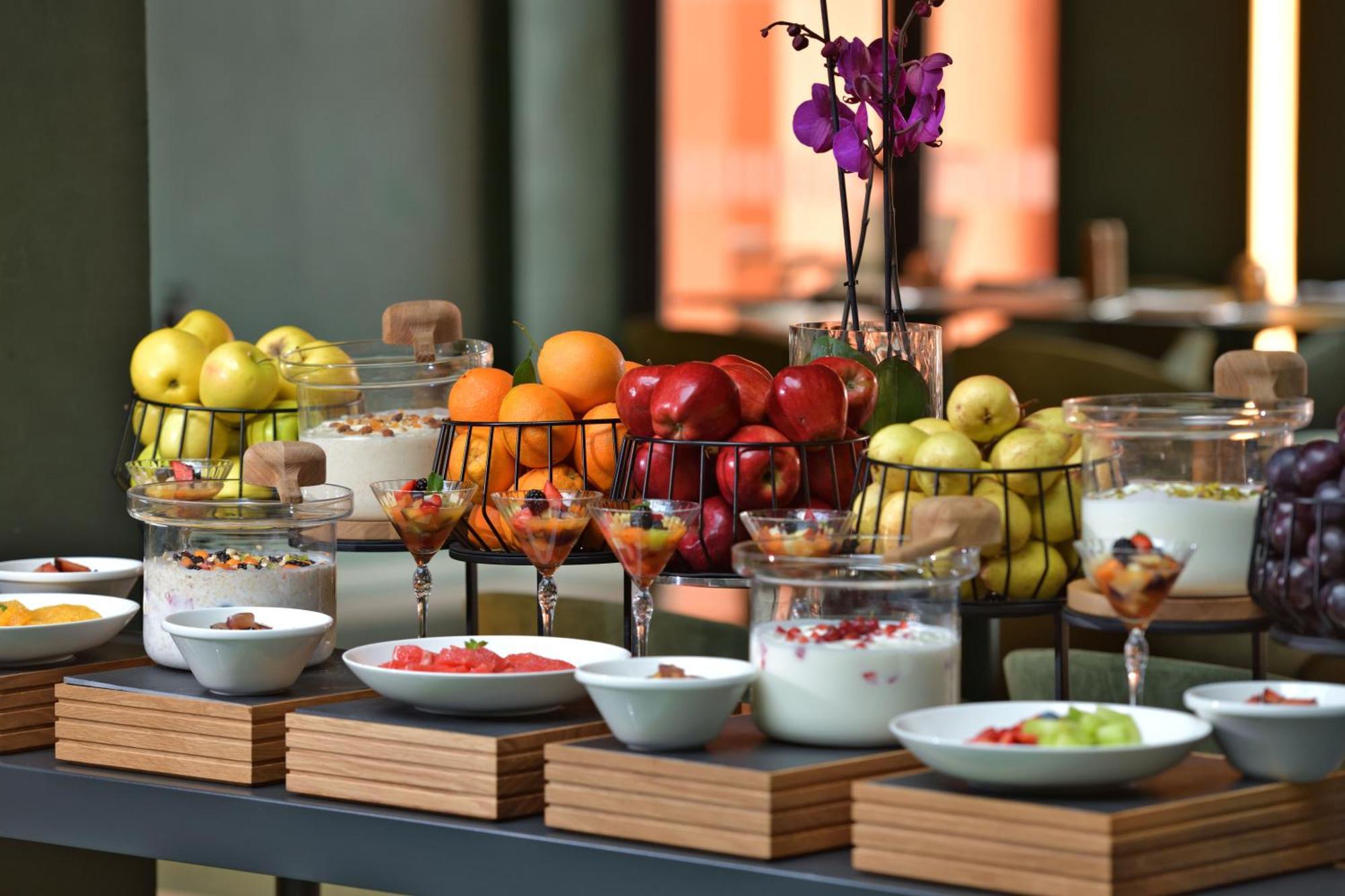 Doubletree By Hilton Ben Guerir Hotel & Residences Benguerir Екстер'єр фото