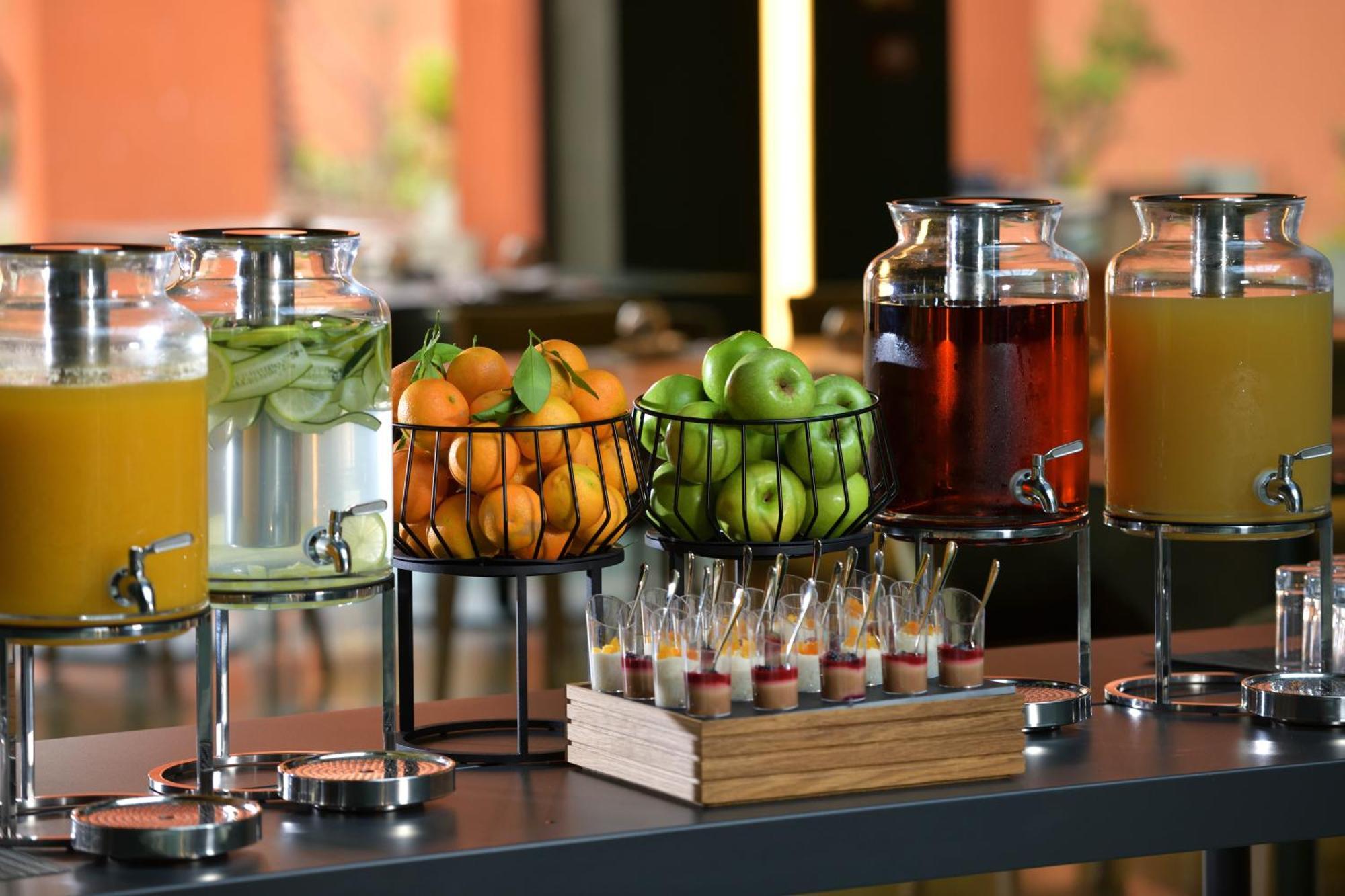Doubletree By Hilton Ben Guerir Hotel & Residences Benguerir Екстер'єр фото